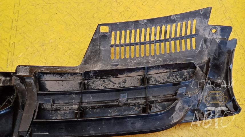 Volkswagen Golf V Решетка радиатора