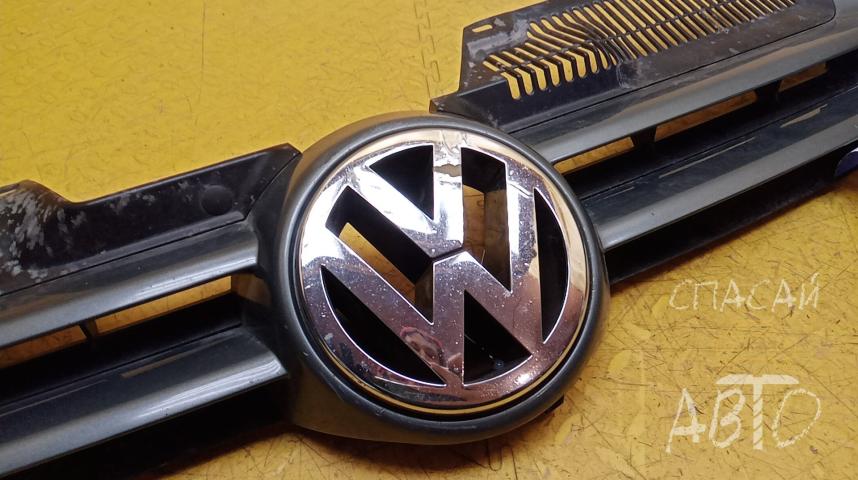 Volkswagen Golf V Решетка радиатора