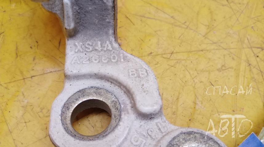 Ford Focus I Петля двери задней левой верхняя