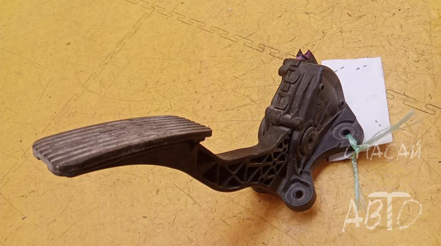 Hyundai Elantra Педаль газа