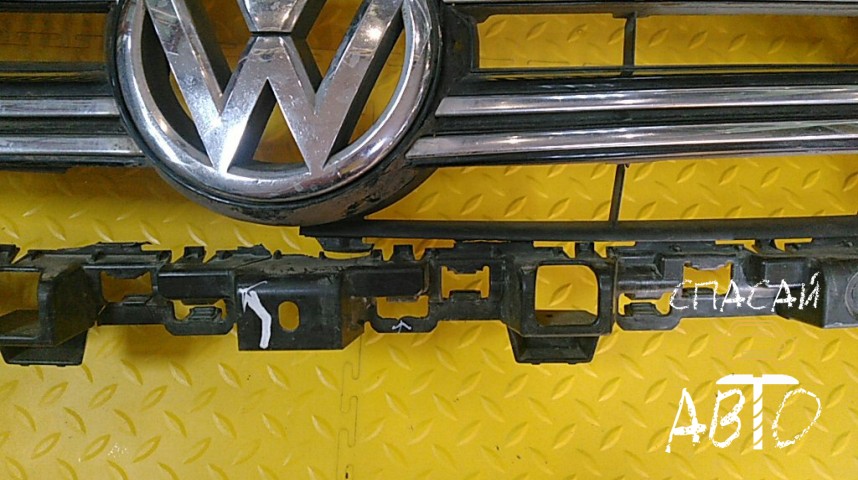 Volkswagen Tiguan Решетка радиатора - OEM 5N0853651J9B9