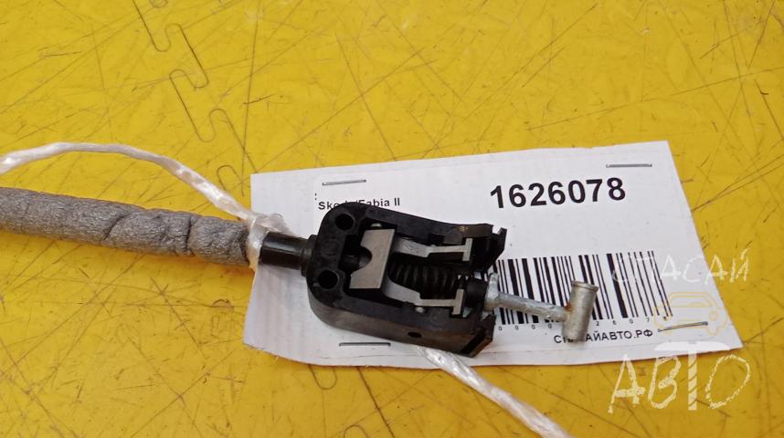 Skoda Fabia II Трос открывания двери