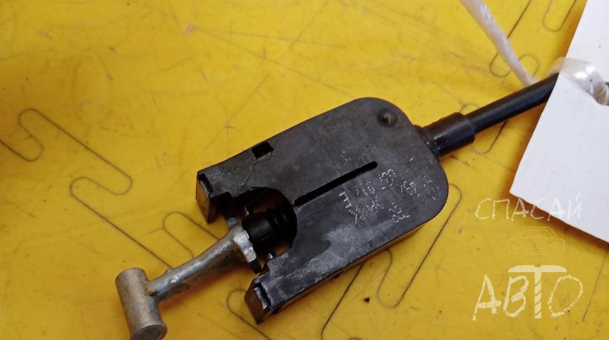 Skoda Fabia II Трос открывания двери