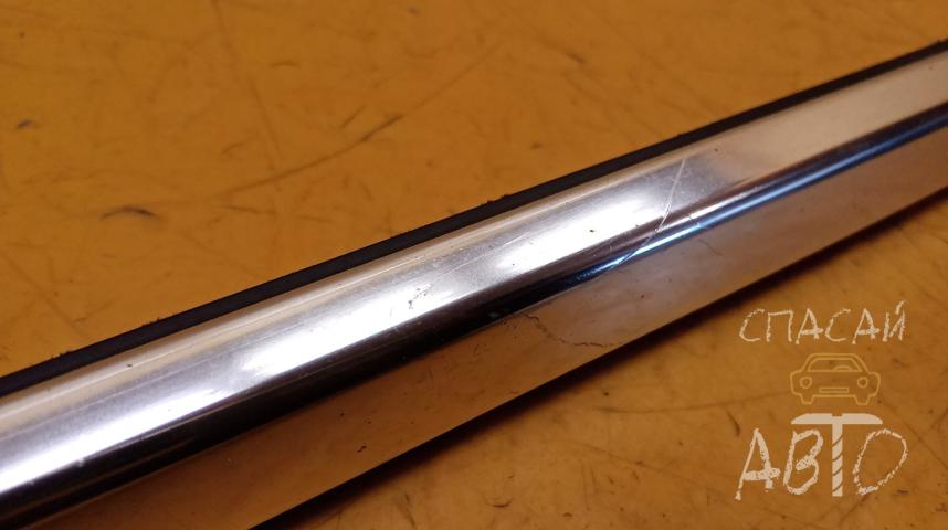 BMW 5-серия E60/E61 Накладка стекла переднего левого (бархотка)