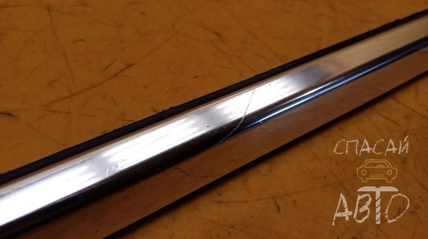 BMW 5-серия E60/E61 Накладка стекла переднего левого (бархотка)