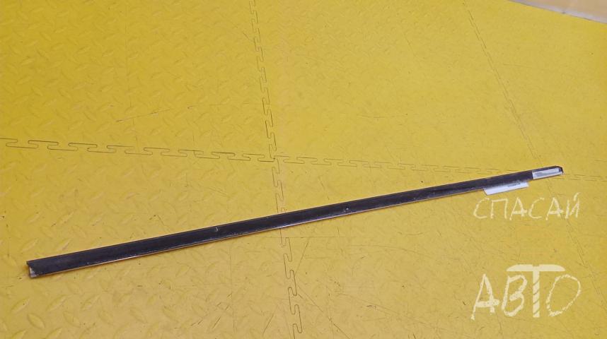 BMW 5-серия E60/E61 Накладка стекла переднего левого (бархотка)