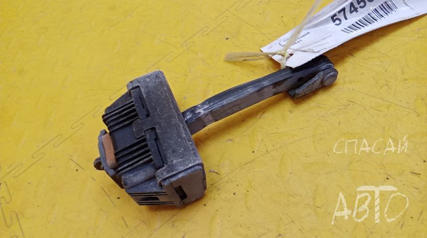 BMW 5-серия E60/E61 Ограничитель двери