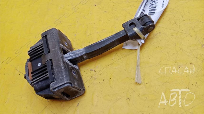 BMW 5-серия E60/E61 Ограничитель двери