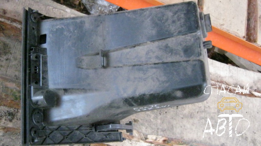 Ford Focus II Бардачок - OEM 4M51A06044