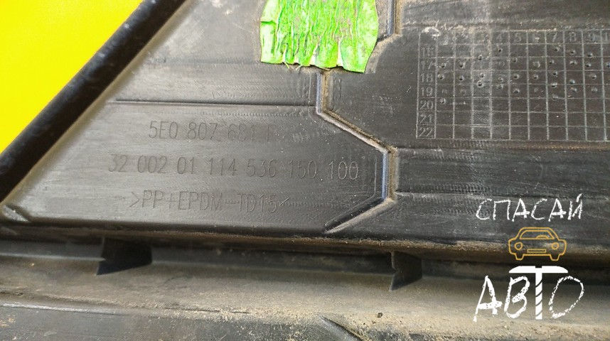 Skoda Octavia (A7) Решетка в бампер - OEM 5E0807681F