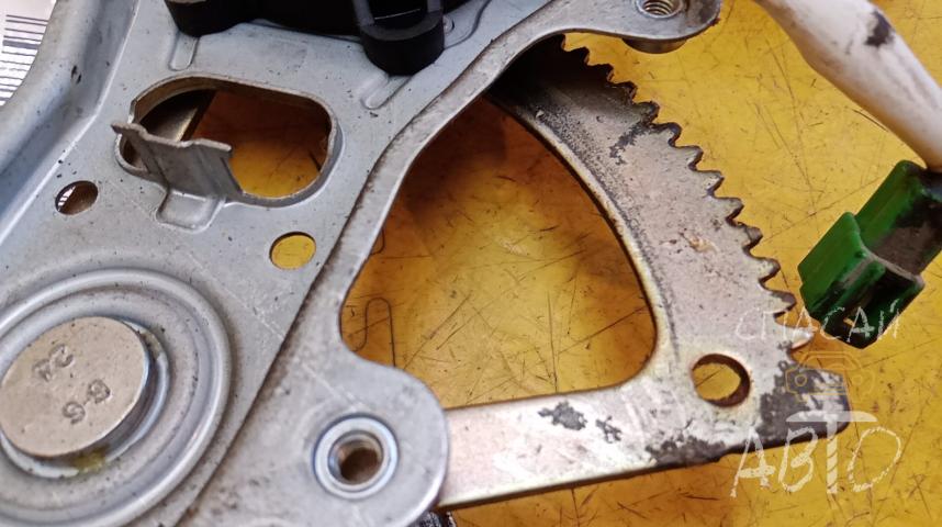 Subaru Legacy Outback (B13) Стеклоподъемник задний левый