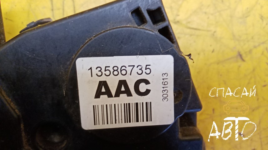 Chevrolet Cobalt Замок двери передней левой - OEM 13586735