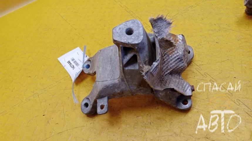 Audi A4 (B8) Кронштейн двигателя