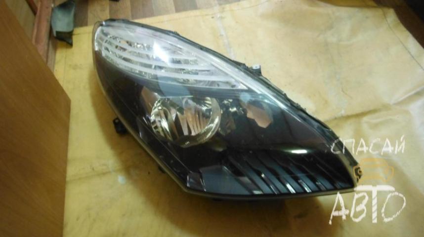Renault Scenic III Фара правая