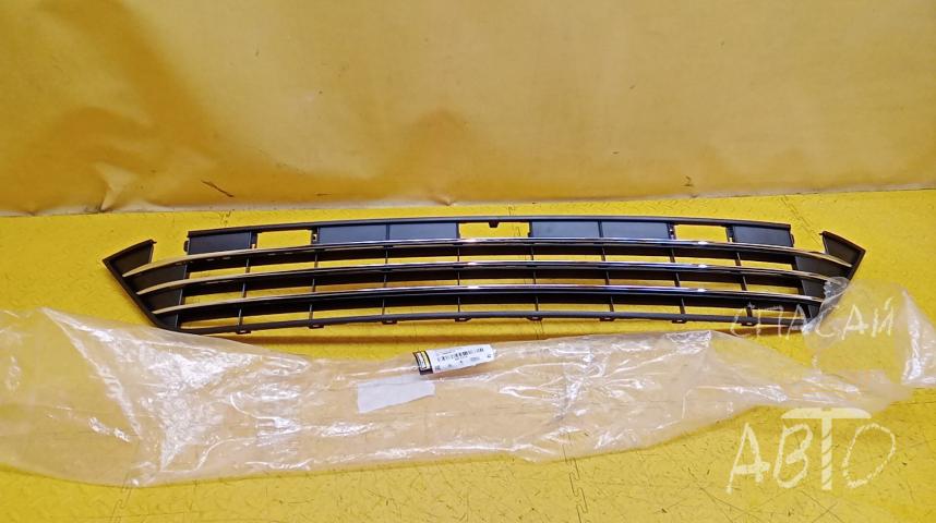Volkswagen Touareg II Решетка в бампер