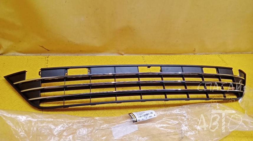 Volkswagen Touareg II Решетка в бампер