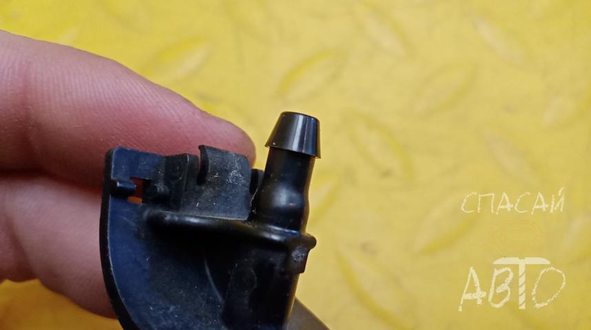 Lexus GS 350 Форсунка омывателя лобового стекла