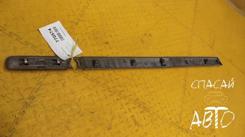 Renault Clio III Молдинг двери передней левой - OEM 8200289909