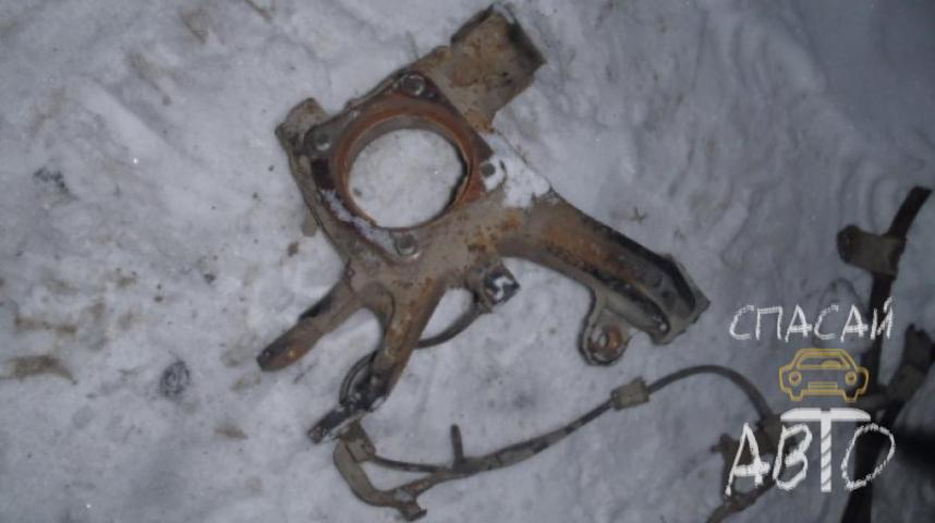 Pontiac Vibe Кулак поворотный задний правый
