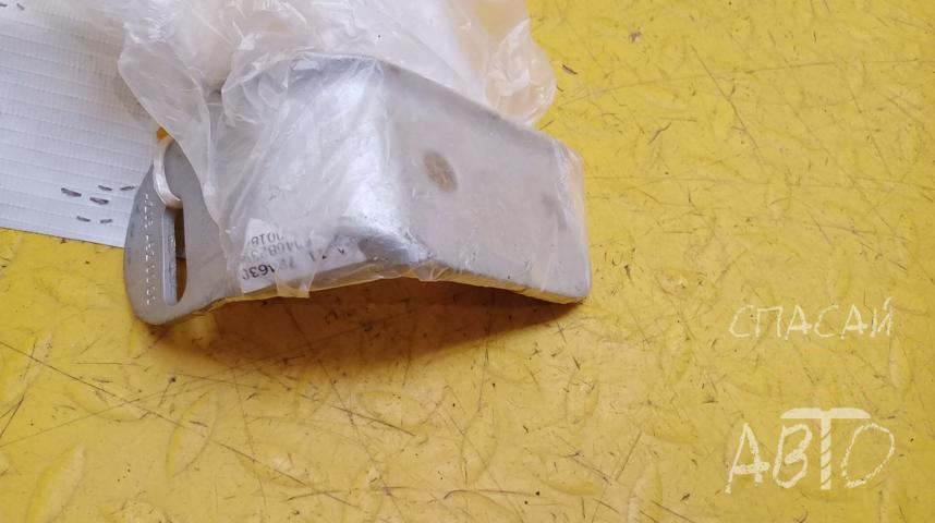 Mercedes-Benz W213 E-Klasse Кронштейн (сопут. товары)