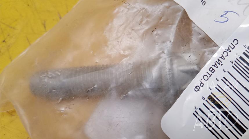 Mercedes-Benz GL-Class X166 Болт