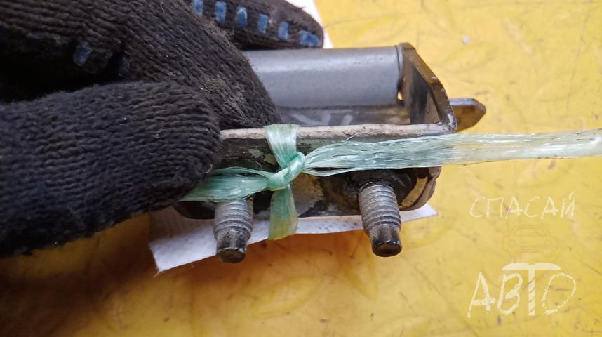 Nissan X-Trail (T31) Петля багажника