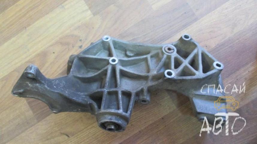 Volkswagen Passat (B5) Кронштейн генератора