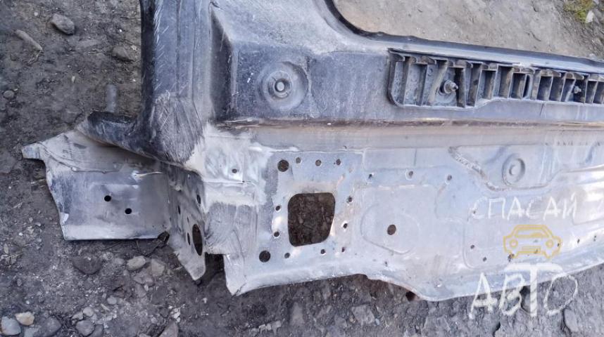 Volkswagen Golf 5 Панель задняя