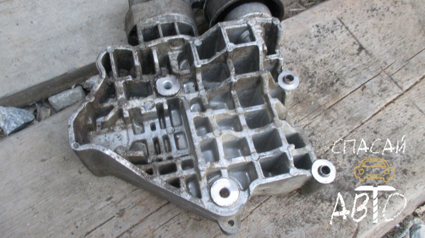 Land Rover Range Rover Sport I Кронштейн генератора - OEM YLU500151