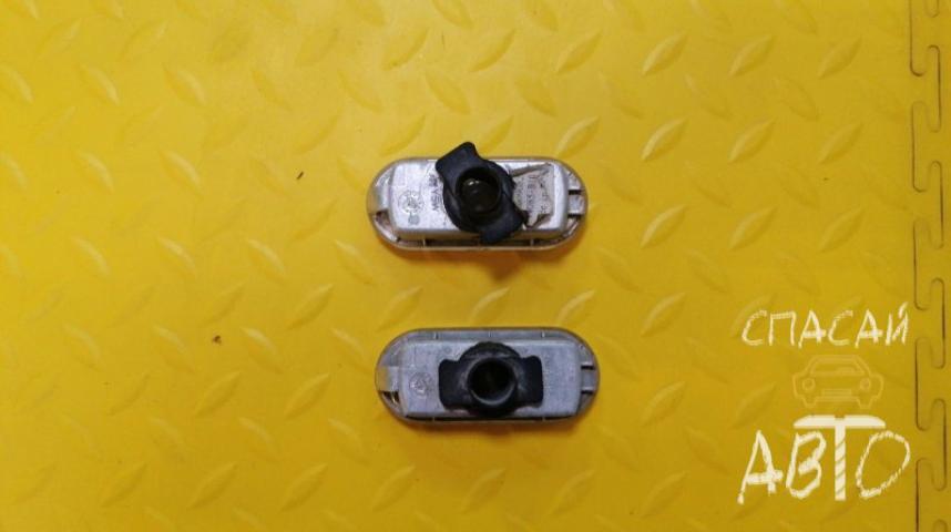 Volkswagen Golf 4 Bora Повторитель поворота в крыло