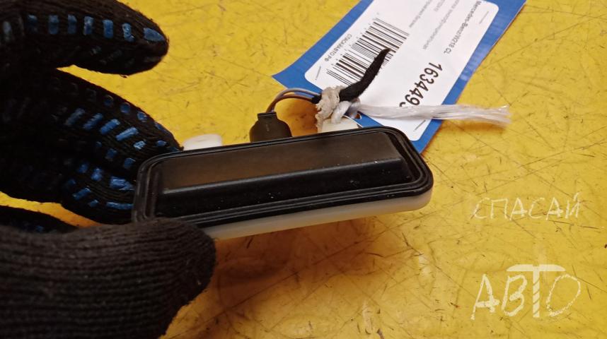 Mercedes-Benz W218 CLS Кнопка многофункциональная