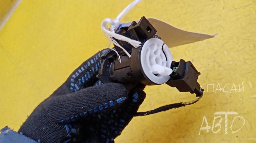 Mercedes-Benz W218 CLS Замок багажника