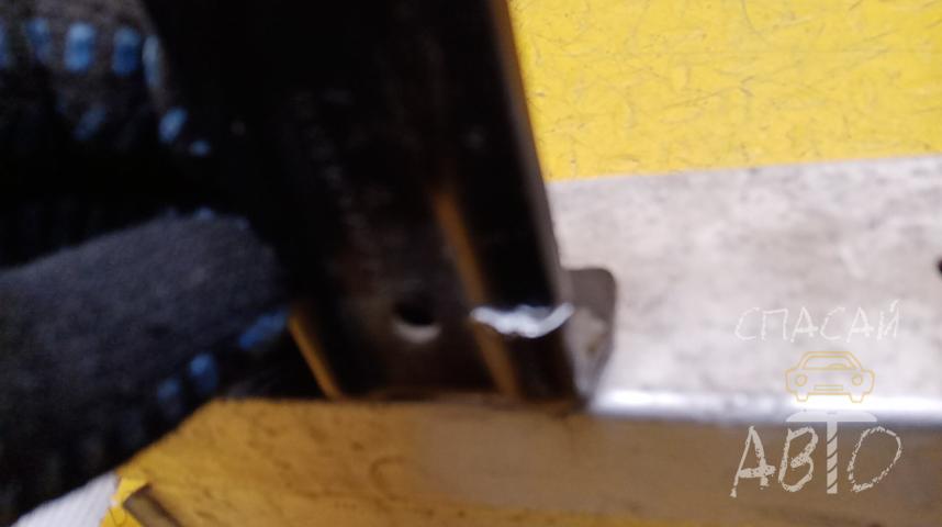 Mercedes-Benz W218 CLS Кронштейн усилителя переднего бампера