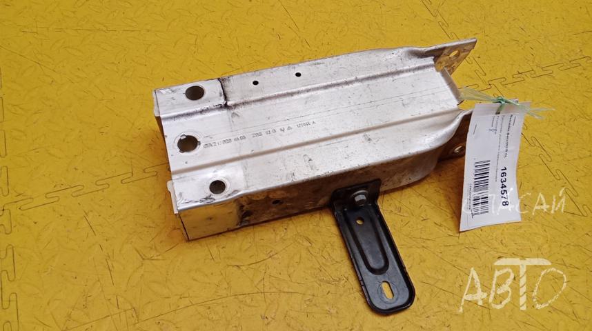 Mercedes-Benz W218 CLS Кронштейн усилителя переднего бампера