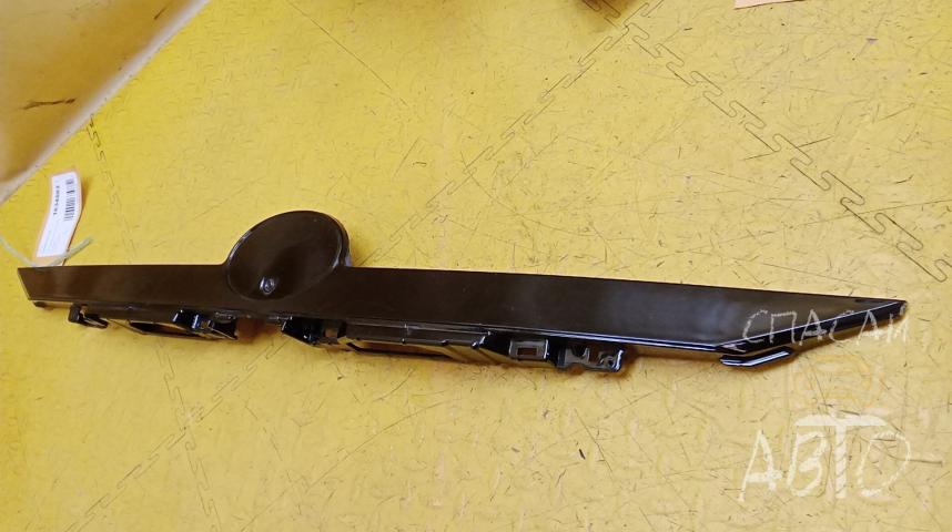 Toyota Camry V50 Накладка крышки багажника