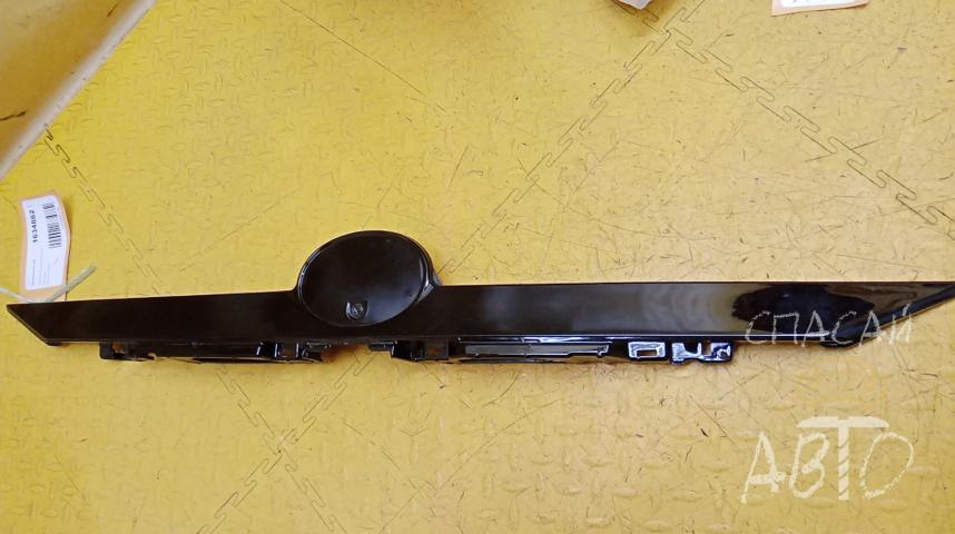 Toyota Camry V50 Накладка крышки багажника