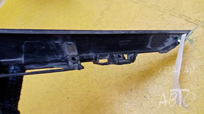 Toyota Camry V50 Накладка крышки багажника