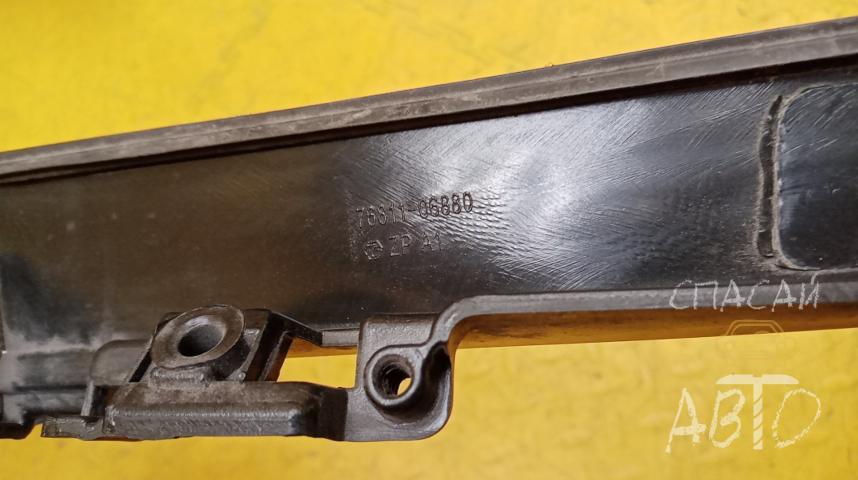 Toyota Camry V50 Накладка крышки багажника