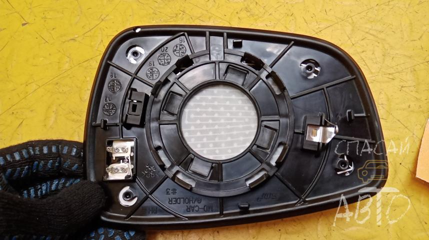 Hyundai Solaris Зеркальный элемент правый