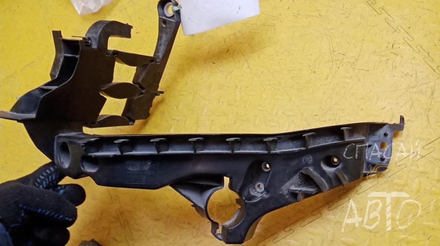 Audi A4 (B8) Кронштейн фары