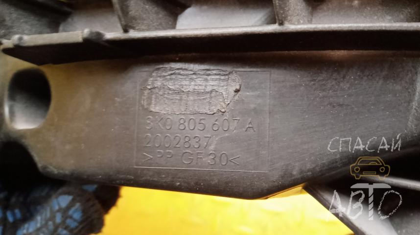 Audi A4 (B8) Кронштейн фары