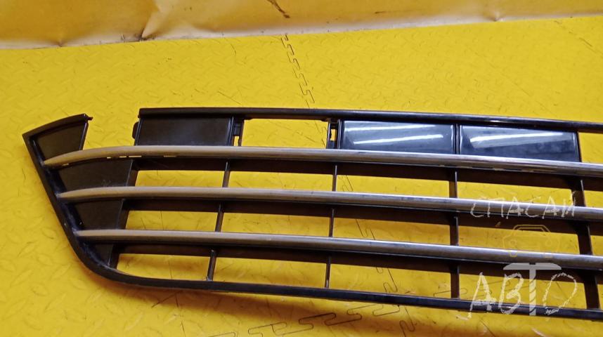 Volkswagen Touareg II Решетка в бампер