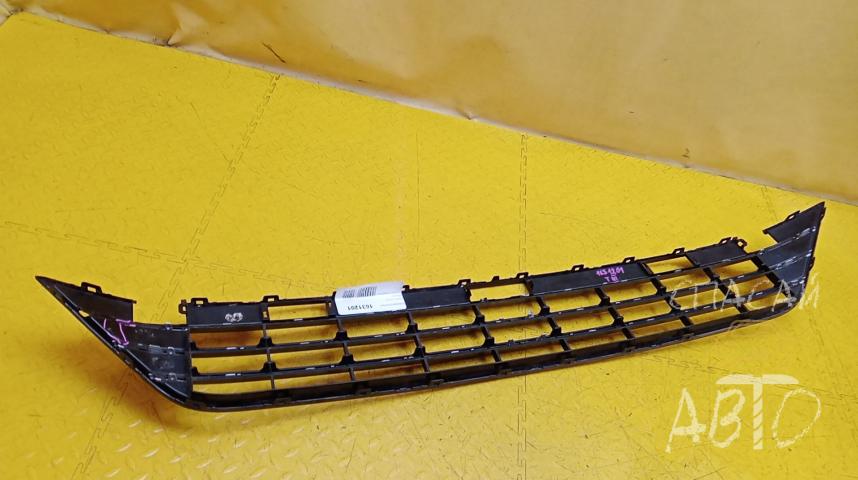 Volkswagen Touareg II Решетка в бампер