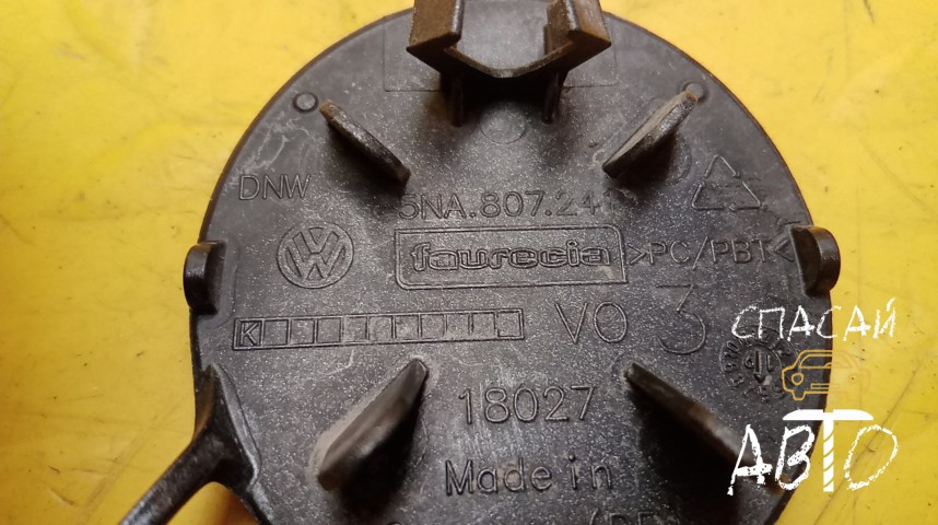 Volkswagen Tiguan Заглушка буксировочного крюка - OEM 5NA807241