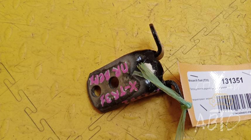 Nissan X-Trail (T31) Петля двери передней правой верхняя