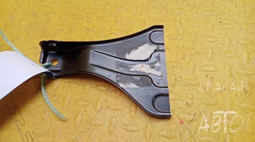 Lexus LX 570 Кронштейн фары