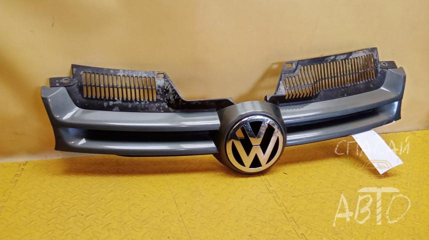 Volkswagen Golf V Решетка радиатора