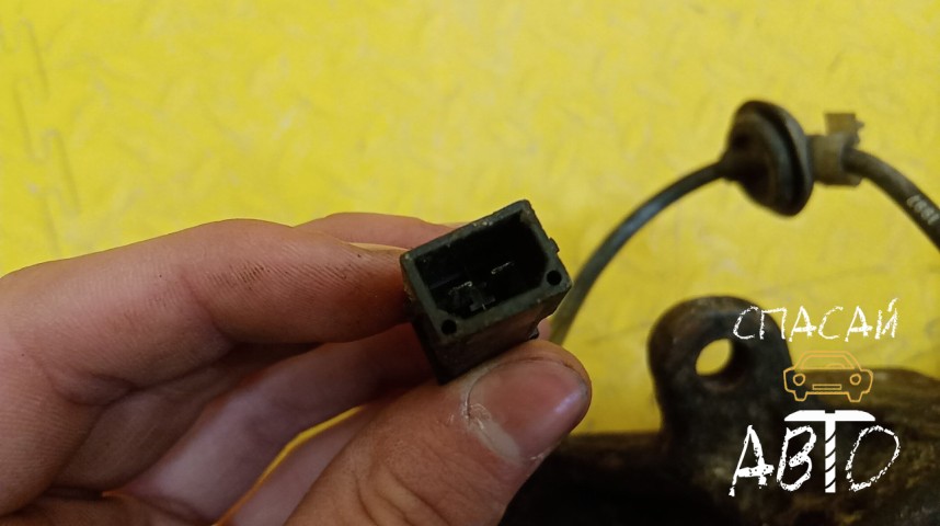Volkswagen Passat (B5) Кулак поворотный передний правый - OEM 8D0407258