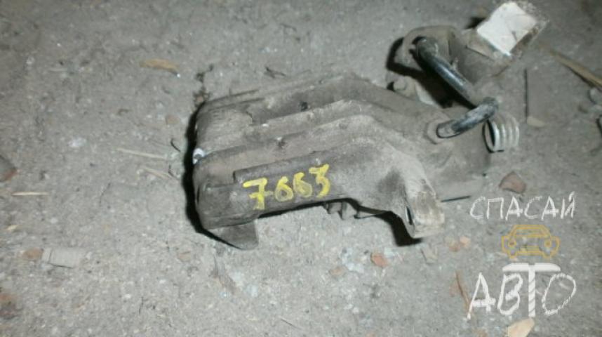Volkswagen Golf 5 Суппорт задний
