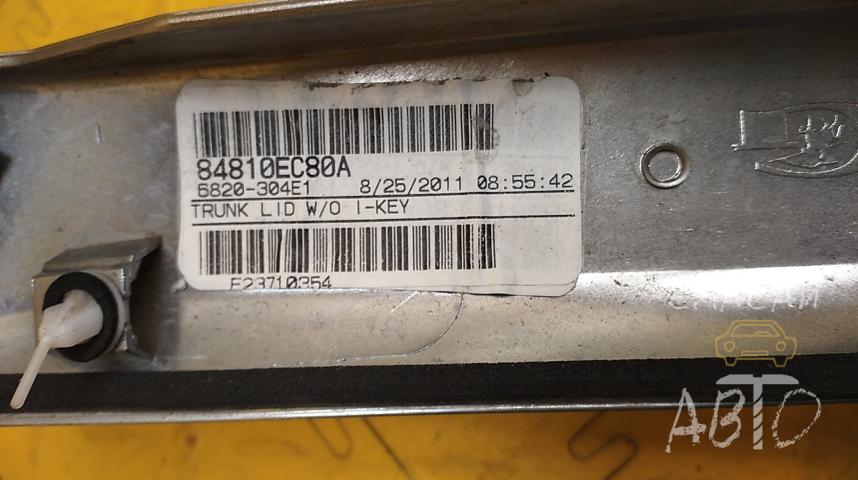 Nissan Tiida (C11) Накладка крышки багажника